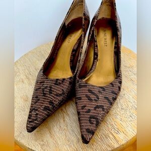 Nine West Women's Brown Textured Pointed-Toe Pumps